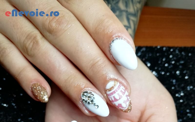 4manichiura-si-pedichiura-cosmetica-relaxare--andreea-macas.png