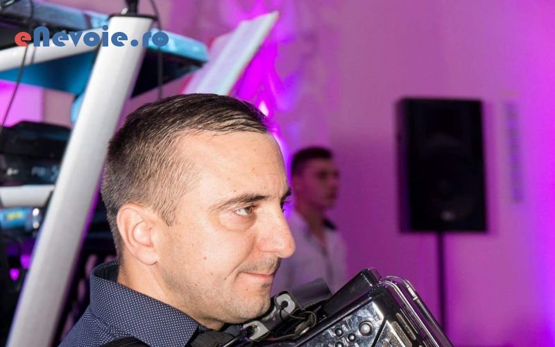 divertisment-evenimente-dj-fum-greu-gheata-carbonica-sonorizare-si-lumini-video-foto-organizari-nunti-si-botezuri-organizari-evenimente--dorianbandro-9480-0f5.png
