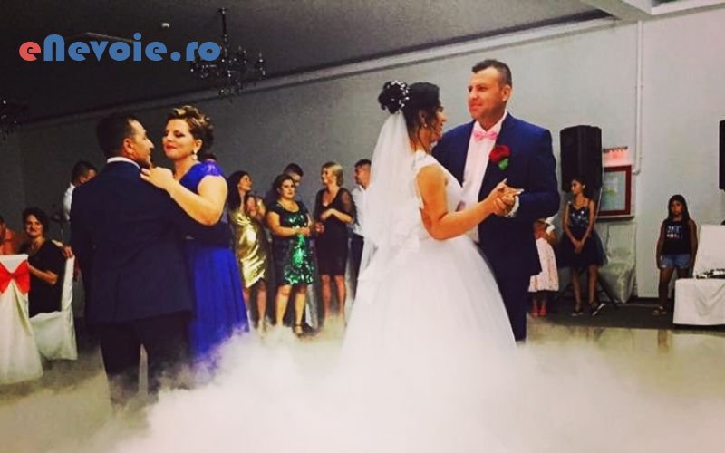 3servicii-catering-porumbei-nunta-fum-greu-gheata-carbonica-inchirieri-accesorii-evenimente-inchirieri-masini-evenimente-marturii-i-elegant-event.png
