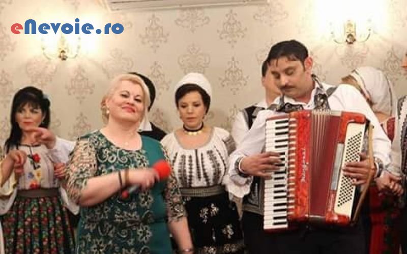 1divertisment-evenimente-formatie-muzicala-organizari-evenimente--elena-ciobota.png