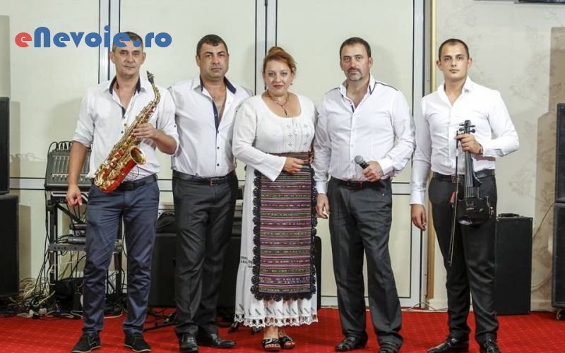 2divertisment-evenimente-formatie-muzicala-foto-organizari-evenimente-organizari-evenimente--formatia-alin.png