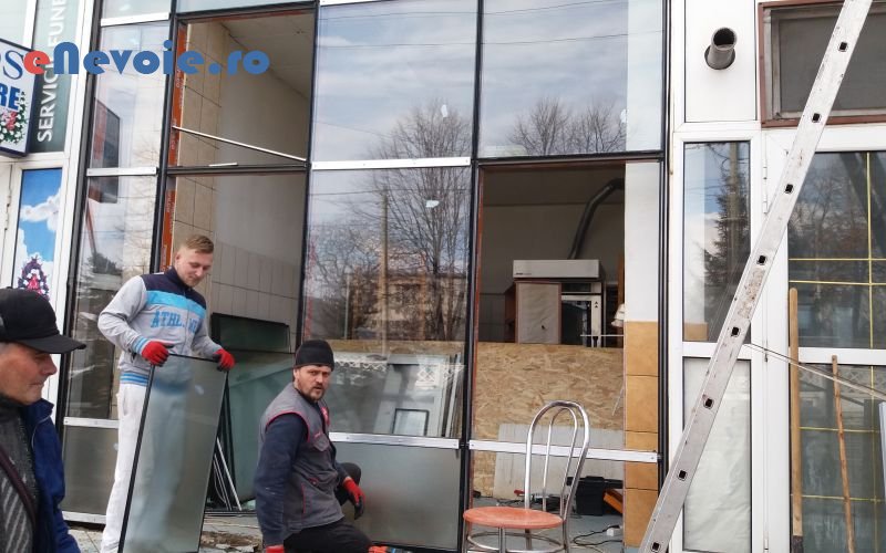1usi-garaj-plasa-de-insecte-jaluzele-rulouri-exterioare-ferestre-usi-reparatii-tamplarie-tamplarie-aluminiu-tamplarie-pvc-mobilier--ii-mihai-ghe-.png