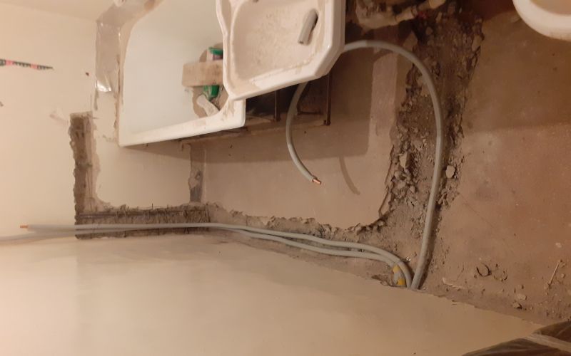 5montare-panouri-solare-vidanjare-desfundare-canalizari-reparatii-centrale-termice-reparatii-termice-reparatii-electrice-reparatii--instalatori-g.png
