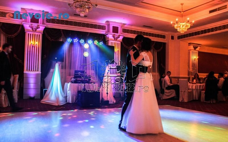 ursitoare-divertisment-evenimente-petreceri-tematice-dj-photobooth-fum-greu-gheata-carbonica-sonorizare-si-lumini-video-foto-organizari-evenimente--office-8228-682.png