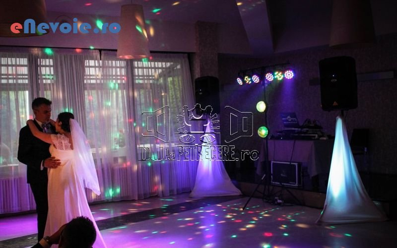 ursitoare-divertisment-evenimente-petreceri-tematice-dj-photobooth-fum-greu-gheata-carbonica-sonorizare-si-lumini-video-foto-organizari-evenimente--office-8228-683.png