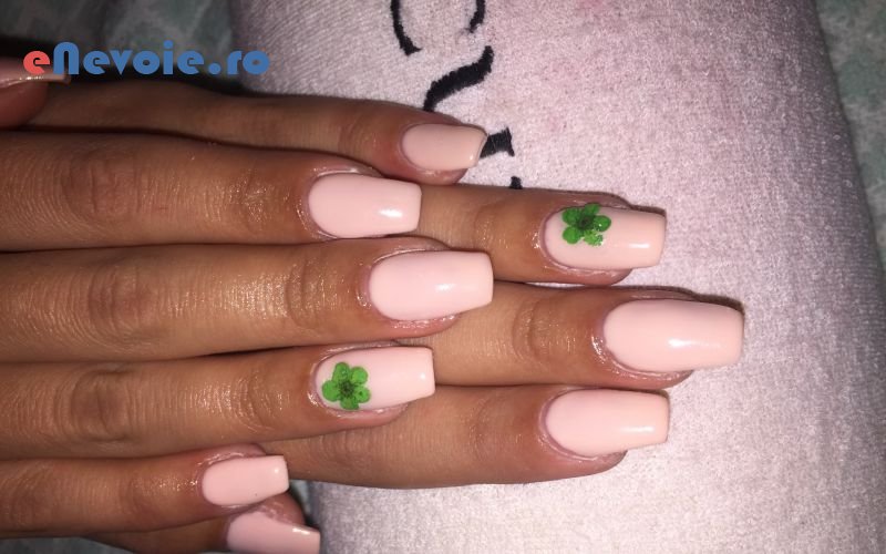 1manichiura-si-pedichiura-cosmetica-relaxare--raluca-codrea.png