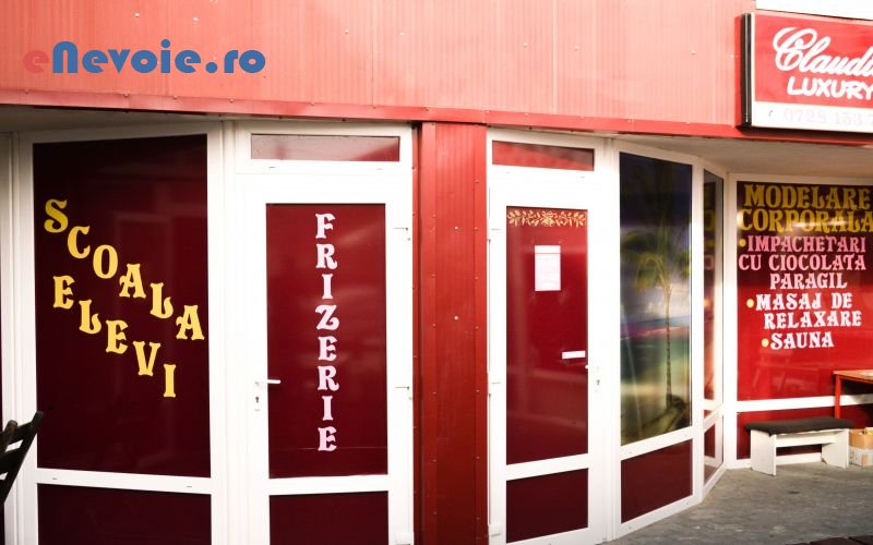 2extensii-par-hair-stylist-frizerie-coafor-make-up-manichiura-si-pedichiura-relaxare-si-masaj-cosmetica-si-ingrijire-corporala-cosm-sc-claudia-lu.png