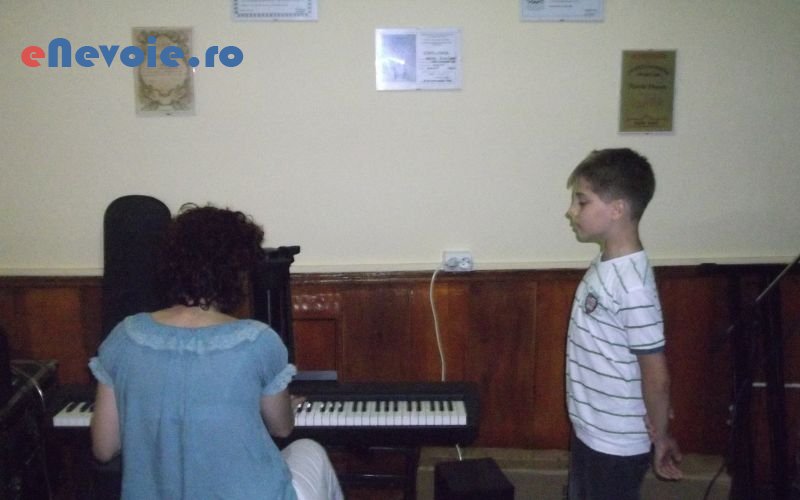 5cursuri-canto-pian-chitara-tobe-educatie-formare-profesionala--sc-dan-music-sr.png
