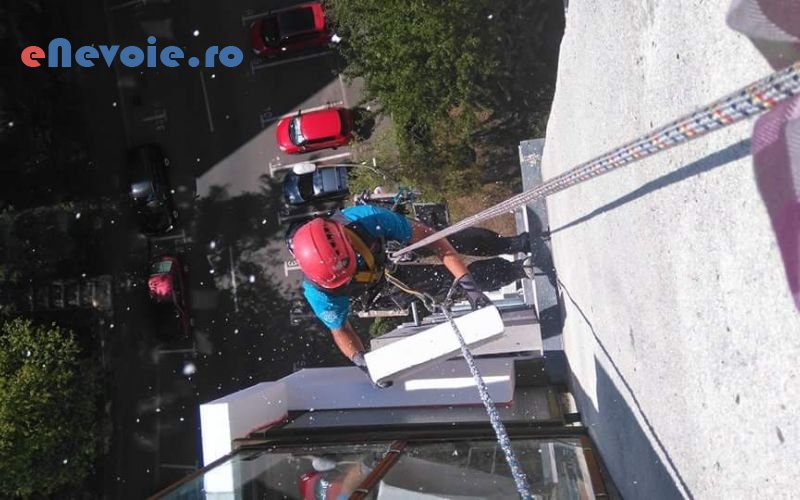 1inchirieri-accesorii-constructii-alpinism-utilitar-reconditionari-suprafete-din-lemn-asistenta-tehnica-in-constructii-hale-metalic-sc-delta-alpie.png